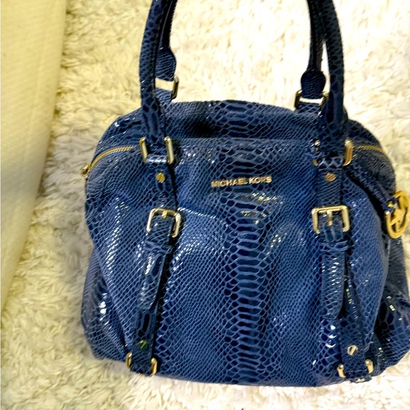 Michael kors authentic crossbody bag in great shape - Picture 2 of 8